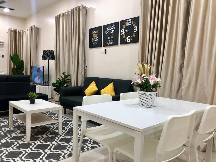 Rumahku Homestay, Taman Jasin Perdana Екстериор снимка